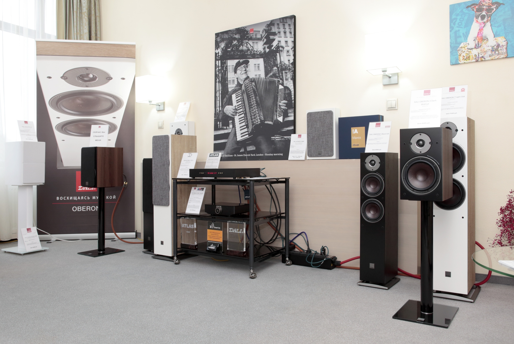 High fi high end show. Выставки Hi Fi. Выставках Hi-end'а. Martin Logan Renaissance ESL 15a. Onsmolk 2019 - акустика.